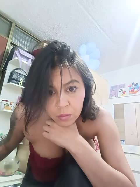 nenablack – XloveCam webkamerás modell