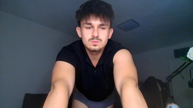 charlton-lee – Flirt4Free webkamerás modell