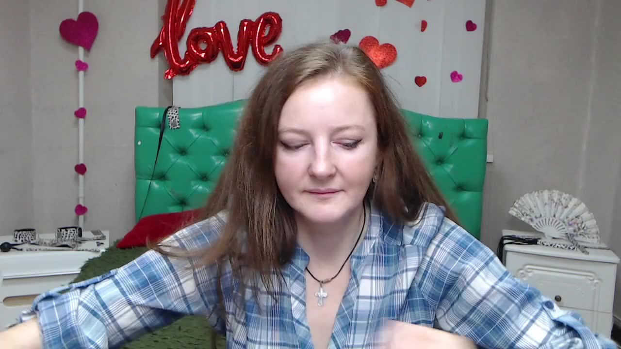 Preview photo of webcam model meganpirs on XloveCam