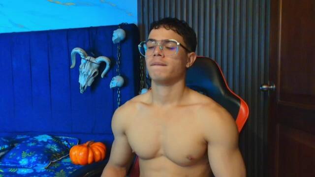 travis-lewis – Webcam-Modell auf Flirt4Free