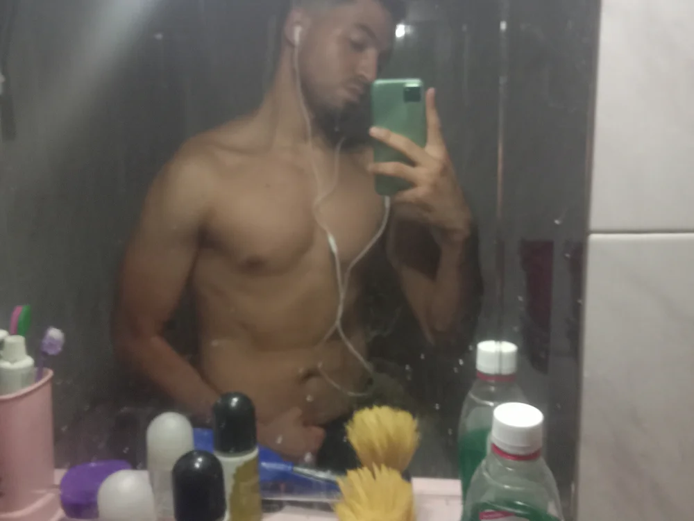 ur_love_one: عارضة كاميرا ويب على Stripchat