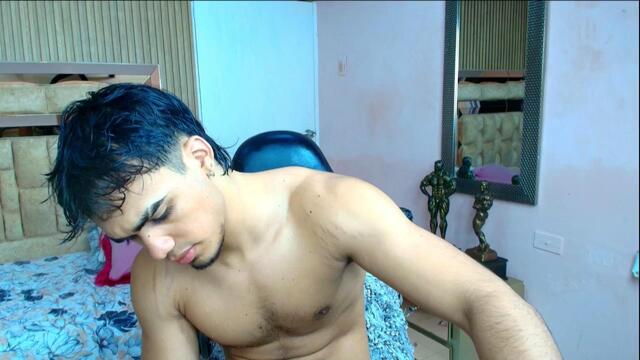 Preview photo of webcam model naughty-desire on Flirt4Free