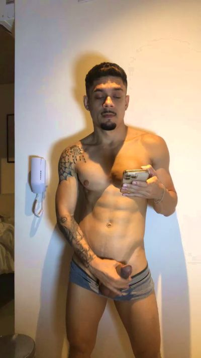 dot21cm6, model webcam de Cam4: fotos
