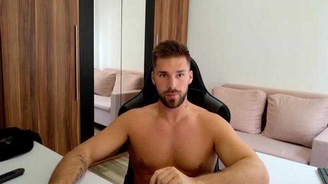 Preview photo of webcam model darius-giles on Flirt4Free