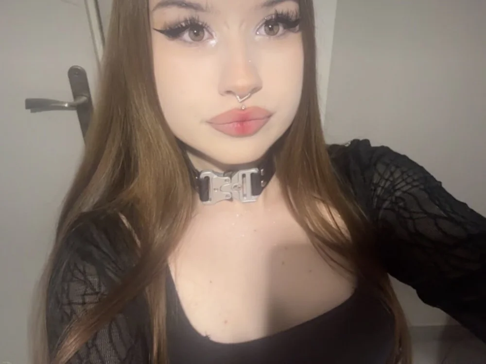 MollyHotTeen — Stripchat: ფოტოები და პროფილი