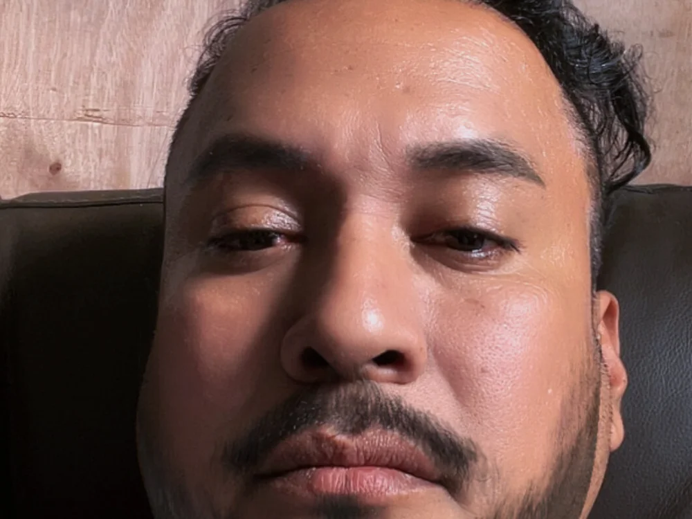 Querri-caber: عارضة كاميرا ويب على Stripchat
