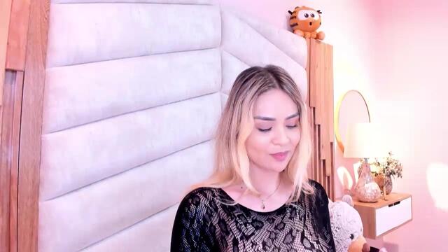 luciana-naughty — Flirt4Free 直播模特：照片与资料