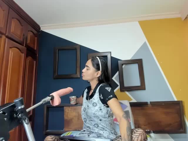 afroditahan na XloveCam: fotky a profil