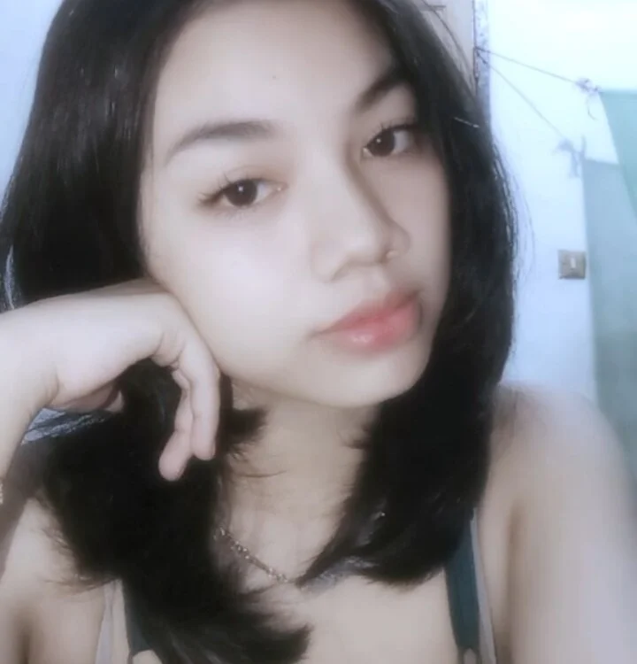 indahsyahrani – Stripchat webkamerás modell