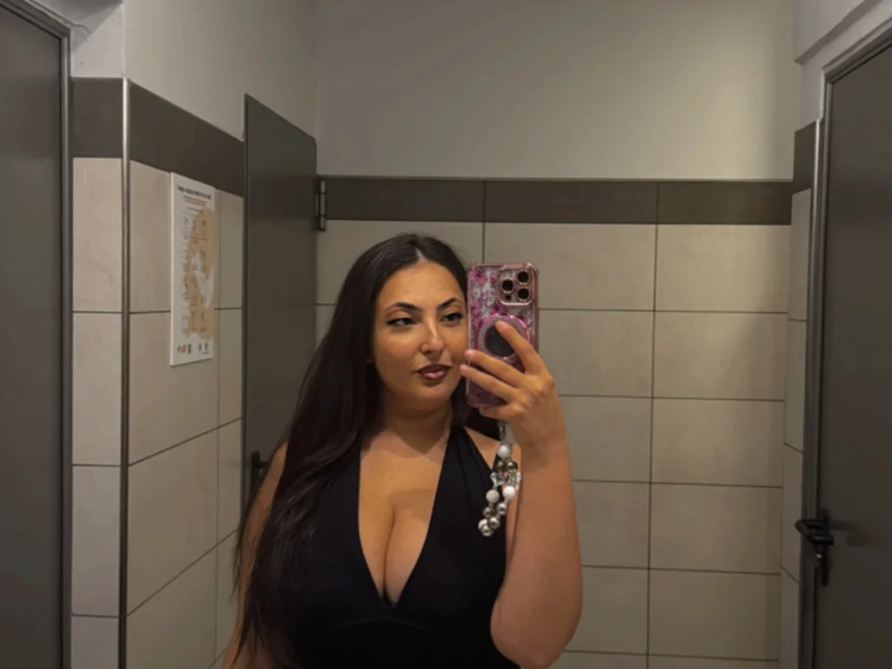 IRINA_DIAMOND, cam model su Stripchat: foto