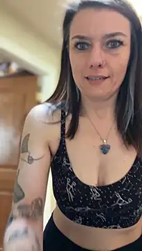 LadyLena1, webcammodel på Stripchat: fotos
