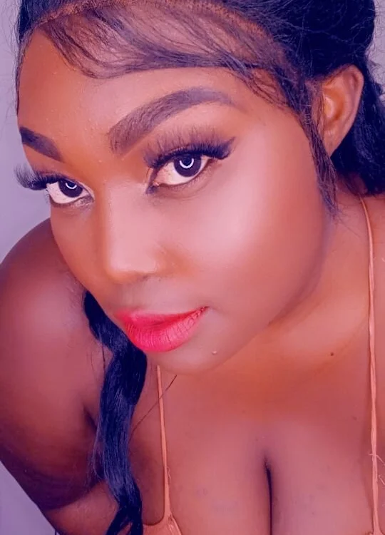 curvysub (Stripchat): fotod ja profiil