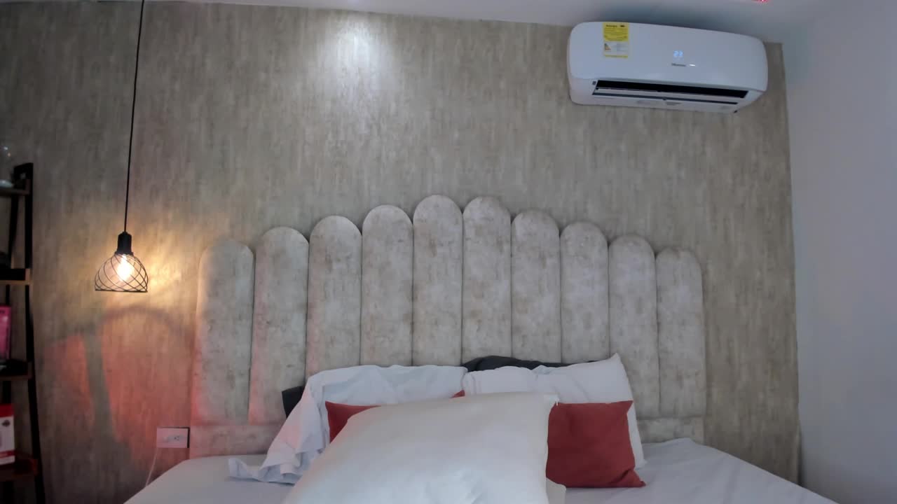 rosalievittoria di XloveCam: foto model webcam
