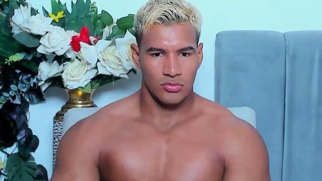 cris-cruz — Flirt4Free 直播模特：照片与资料