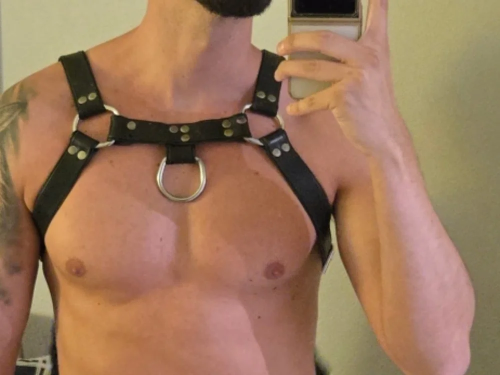 Sub-Titan, model webcam pe Stripchat: poze