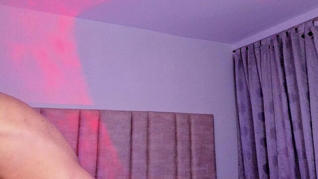 Preview photo of webcam model valkor-rian on Flirt4Free