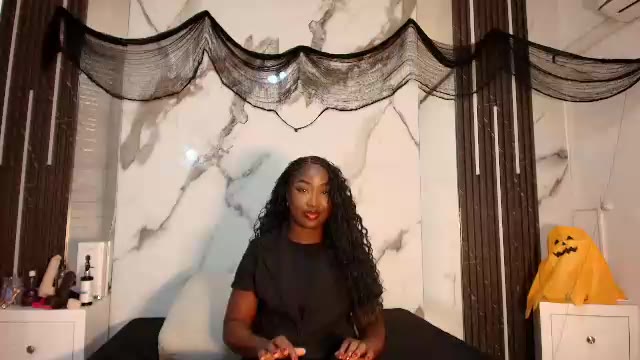 Фото вебкам-модели paulinekosh на Chaturbate