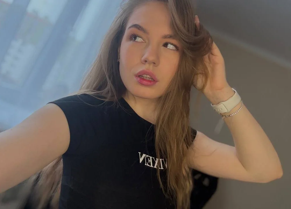 Lirielle_, webcammodell på Stripchat: bilder