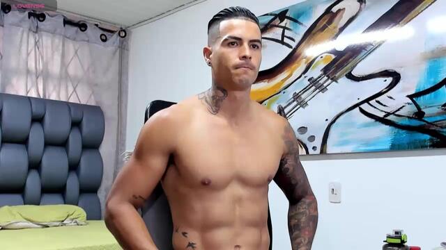 Preview photo of webcam model andres-clark on Flirt4Free