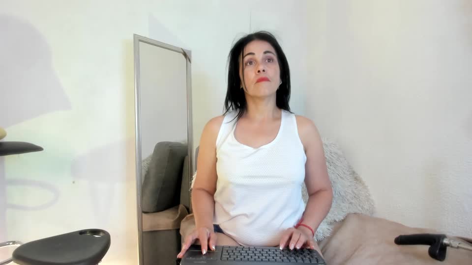 Preview photo of webcam model girasolwalton on XloveCam