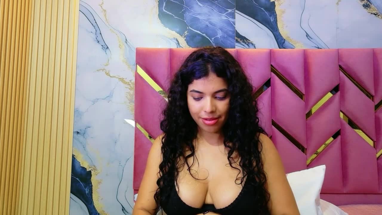 tendermilf (XloveCam): ảnh người mẫu webcam