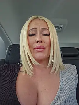 MILFBARBY në Stripchat: foto dhe profili