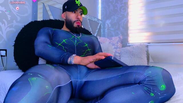 reynel-castro — Flirt4Free 直播模特：照片与资料