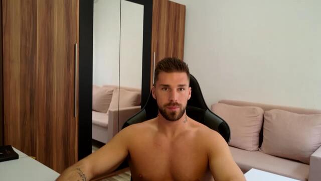 Preview photo of webcam model darius-giles on Flirt4Free
