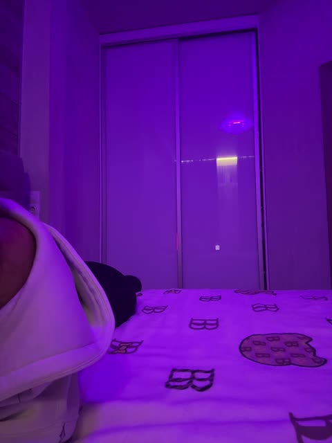 Preview photo of webcam model sweetkira25 on BongaCams