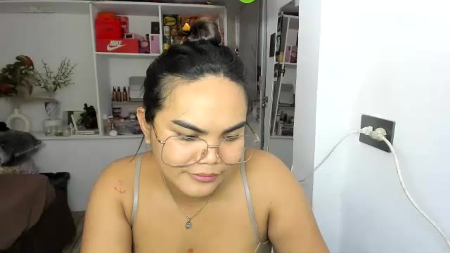 Preview photo of webcam model xxkylie_smithxx on Chaturbate