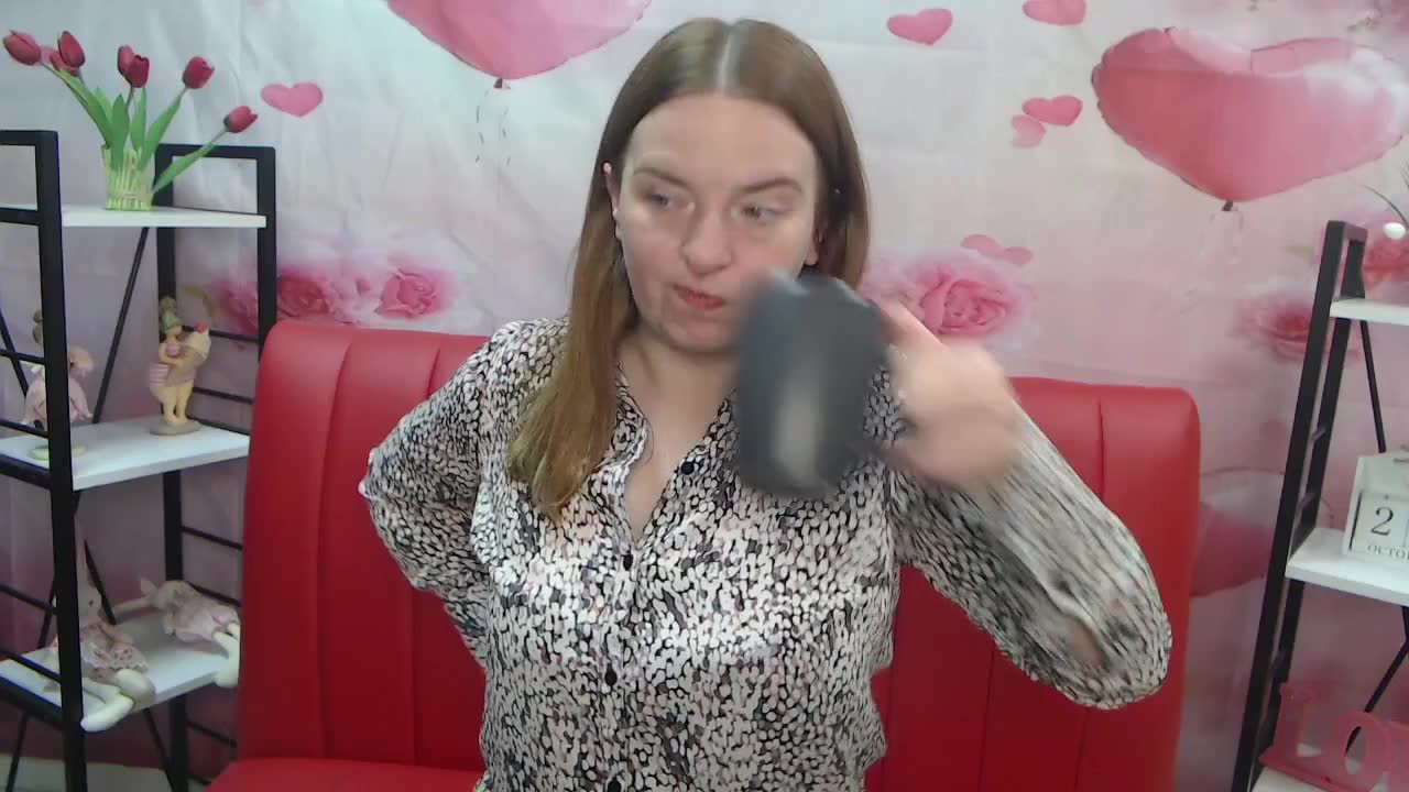 freyadak — XloveCam 直播模特：照片与资料