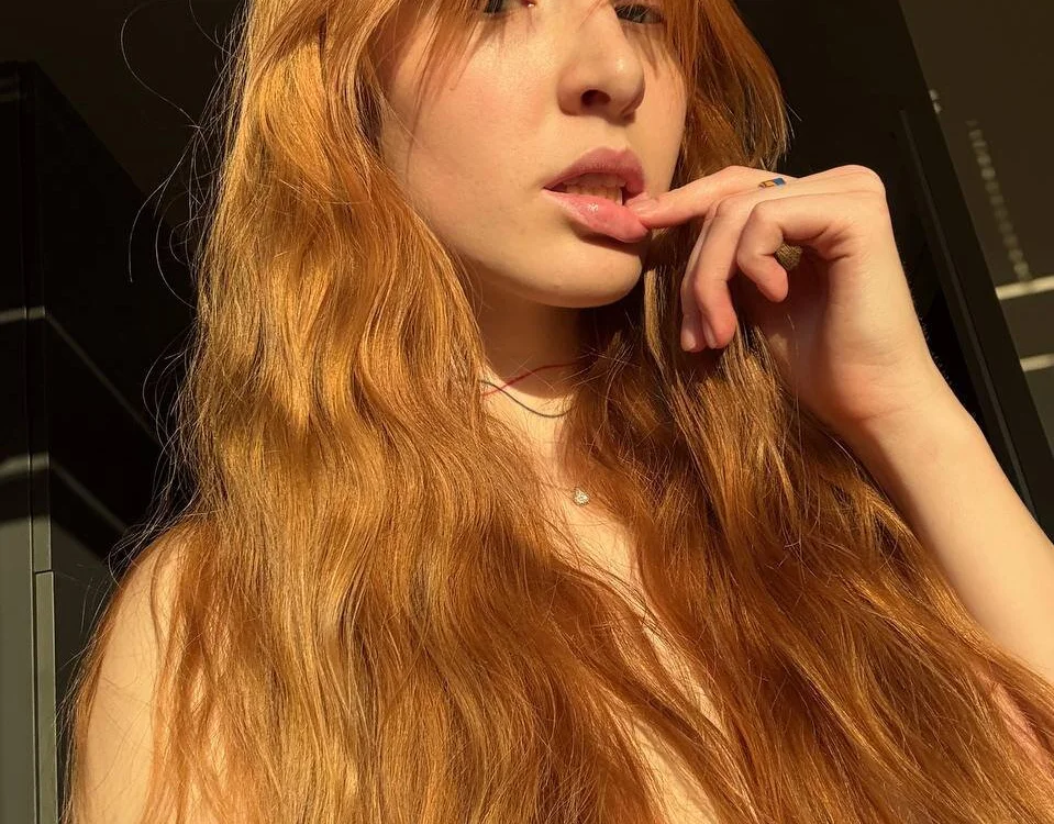 FoxieKiss — Stripchat 直播模特：照片与资料