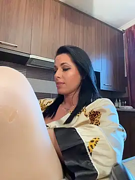 Hotmomcheckk_, modelo webcam de Stripchat: fotos