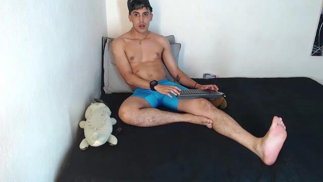robisson-zack: عارضة كاميرا ويب على Flirt4Free