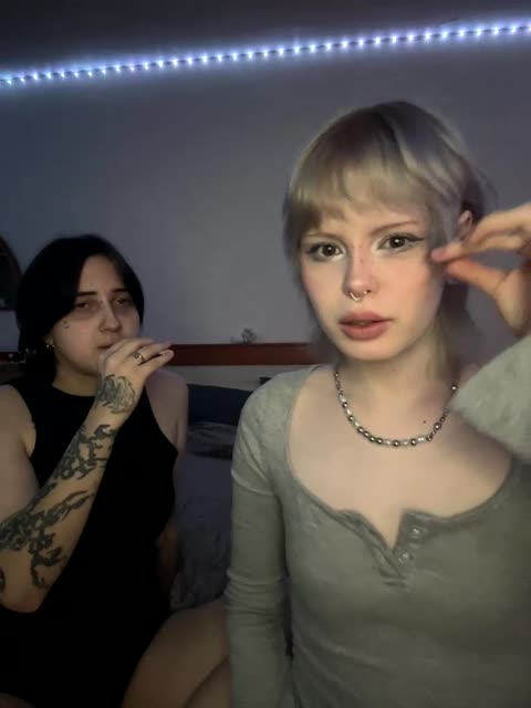 aliceandmia (BongaCams): foto un profils
