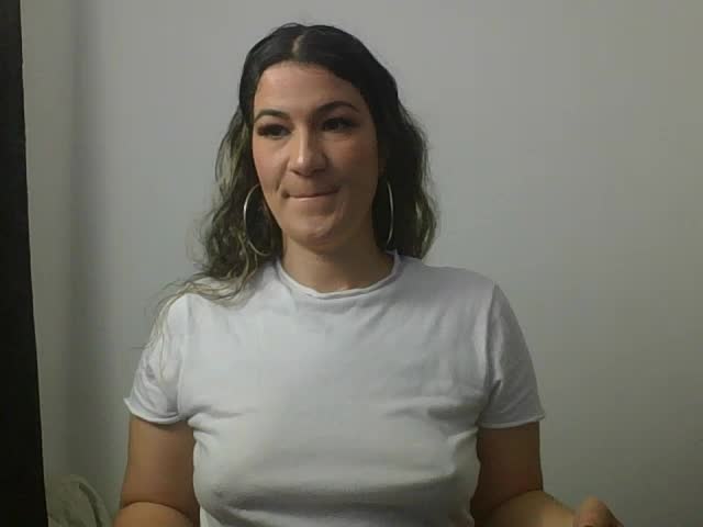 yessisoto — XloveCam 直播模特：照片与资料