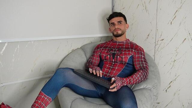Preview photo of webcam model alan-arab on Flirt4Free