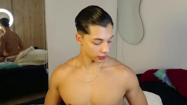 Preview photo of webcam model troye-williams on Flirt4Free