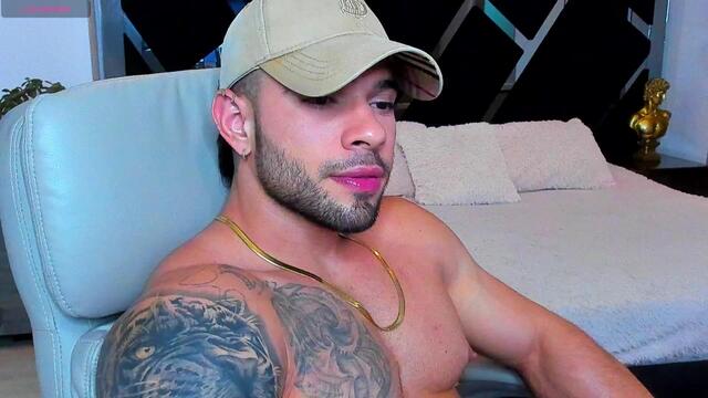 Preview photo of webcam model ray-torres on Flirt4Free