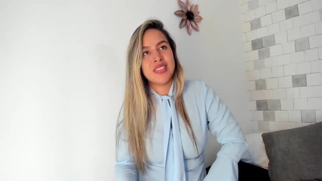 liadiane — XloveCam 直播模特：照片与资料