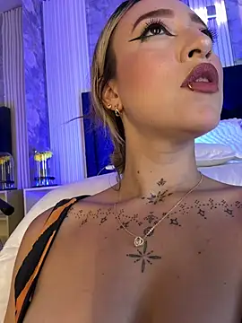 MollyCruz ב-Stripchat: תמונות ופרופיל