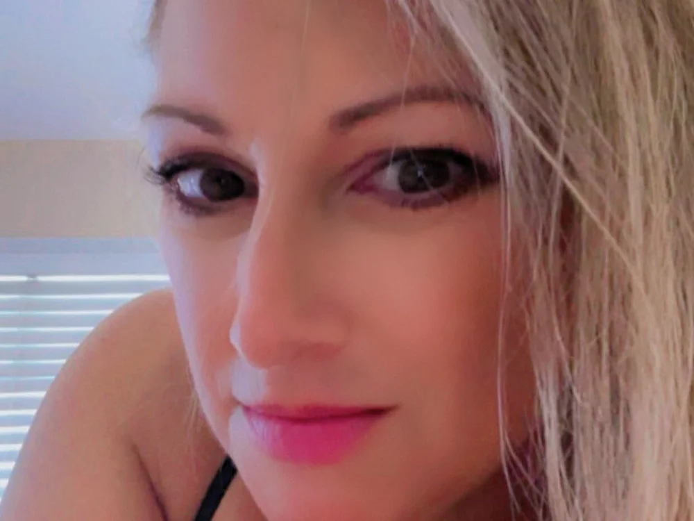 Aleesa_milfxo — Stripchat वेबकैम मॉडल: फ़ोटो