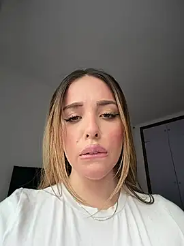 Alirawrz — Stripchat 直播模特：照片与资料