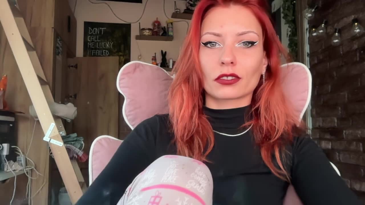 karokaroline — XloveCam वेबकैम मॉडल: फ़ोटो