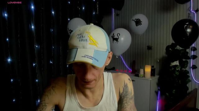 Preview photo of webcam model inked-james on Flirt4Free