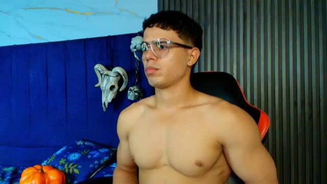Preview photo of webcam model travis-lewis on Flirt4Free