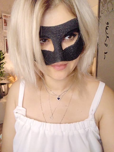 lovemenow23, μοντέλο webcam στο BongaCams