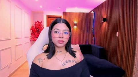 Preview photo of webcam model rachel-collins on BongaCams