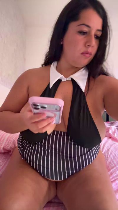 mikela_, model webcam de Cam4: fotos