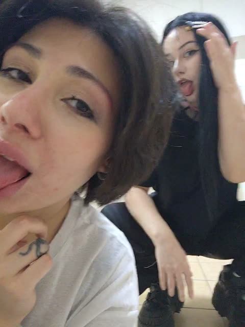 Preview photo of webcam model tinablackkk on BongaCams